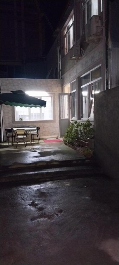 Hostel Gomani バトゥーミ エクステリア 写真